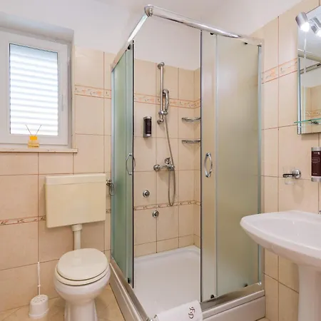 Flava Domo With Pool Lejlighed Krk Town